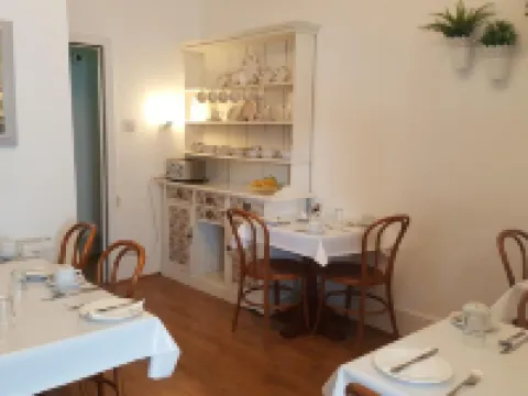Colebrook Guest House Hotels in Farnborough