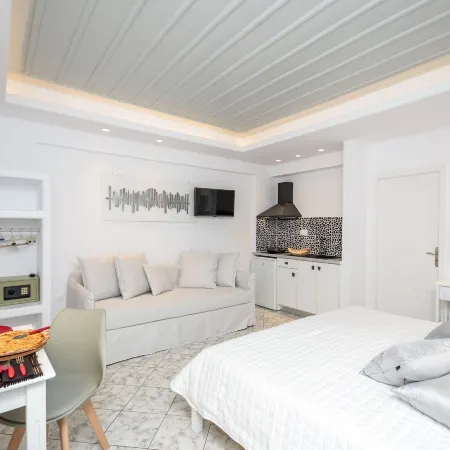 Naxos Evilion Luxury Apartments & Suites