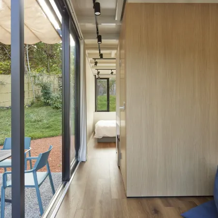 Sakanaya Stay Hot Spring Town Container Hotel Отели рядом с достопримечательностью «Железнодорожная станция Охито»