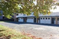 Lakeside Motel Waterfront