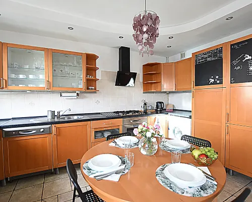 Mhost Bronowice Hotels near Bronowice