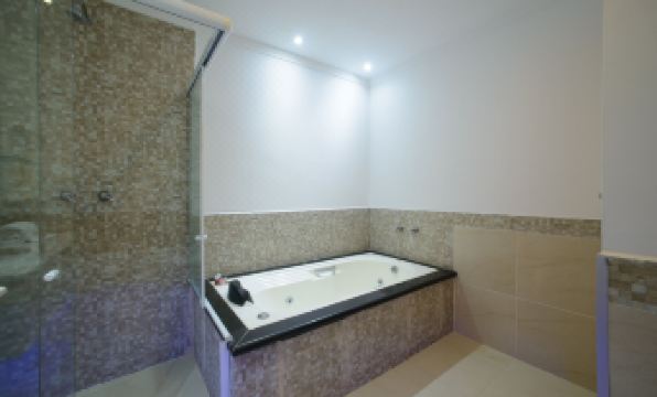 Faro Hotel Atibaia - Housity