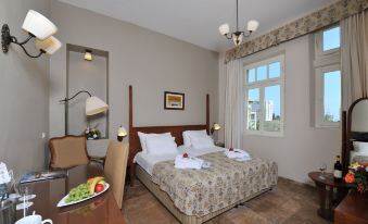 The Colony Hotel