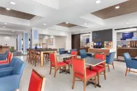 Holiday Inn Express & Suites Merced - Yosemite Natl PK Area