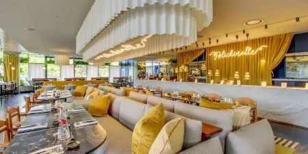 Yooma Urban Lodge Tour Eiffel Отели рядом с достопримечательностью «Лебединый о.»