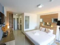 The Greenery Central Suite & Hotel Hotels in Amphoe San Sai