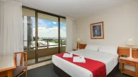 The Summit Apartments - balcony