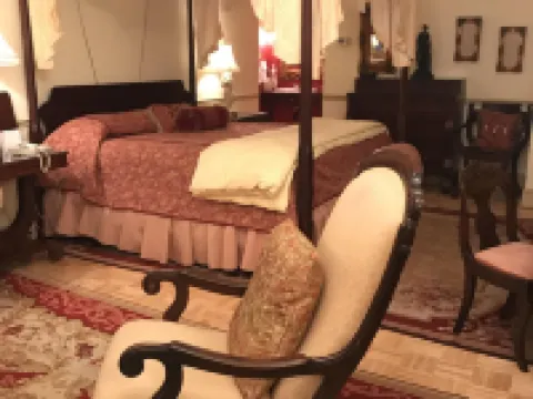 The 1896 House Country Inn - Brookside & Pondside Hotels in Williamstown