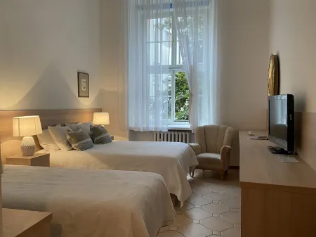 Boutique Aparthotel Отели рядом с достопримечательностью «Adam Mickiewicz statue»