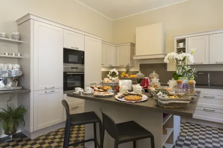 B&B Villa Anna Отели рядом с достопримечательностью «Базилика Сан-Микеле-ин-Форо»