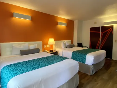 喬治湖豪生酒店