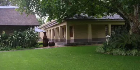 Readman Lodge Отели в г. Клерксдорп