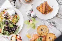 Malibu Beach Inn - breakfast