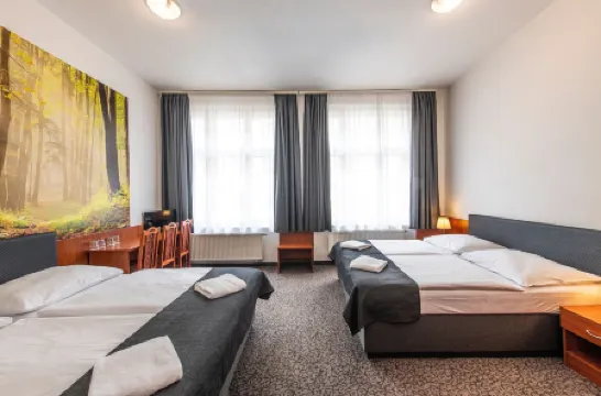 Hotel Zlatá Váha Отели рядом с достопримечательностью «Na Prikope»