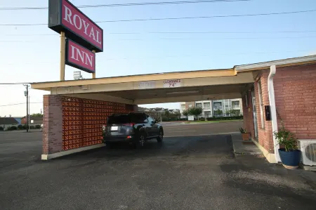 Royal Inn Отели рядом с достопримечательностью «Риверсайд Стадиум»