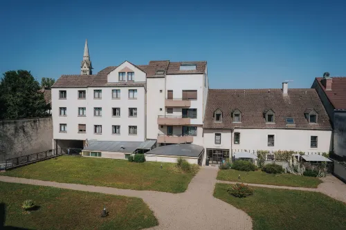 Hôtel Henry II Beaune Centre Hotels in Savigny-lès-Beaune