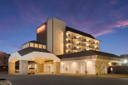 Orangewood Inn & Suites Kansas City Airport