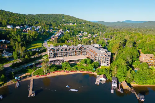 Entourage Sur-Le-Lac Hotels in Lac-Delage