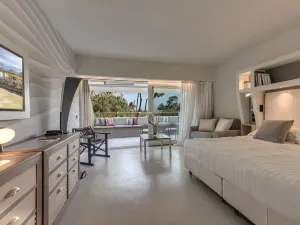 Augustus Hotel & Resort