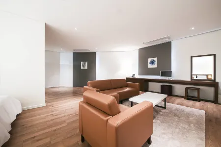 Golden River Hotel Отели рядом со станцией Станция Гуанмьён