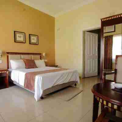 Lakeside Hotel Rooms