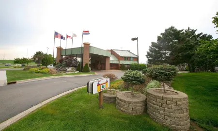 Marvin's Garden Inn Отели рядом с достопримечательностью «4 Men»