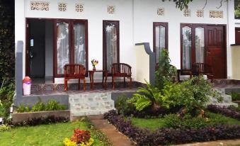 Aris Homestay and Warung Made