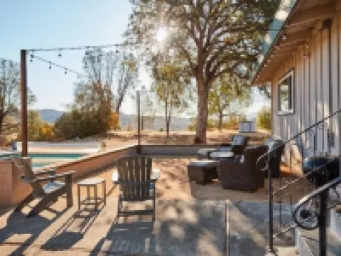 床與木桶石屋酒窖酒店 萊克縣酒店