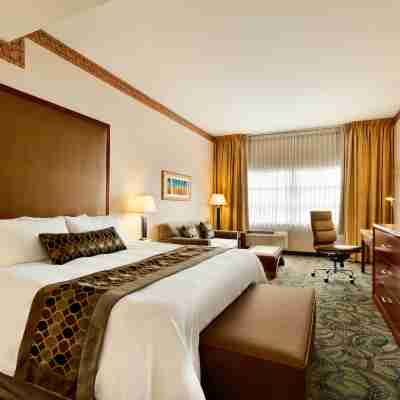 Poco Inn and Suites Hotel & Conference Centre Rooms