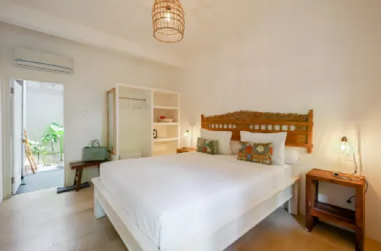 The Room Padang-Padang Hotels near Padang Padang