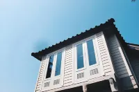 Onhill Village Hotell i Pong Ta Long