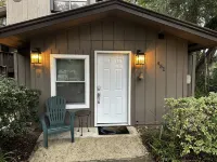 Poppy's Place is your unique Steinhatchee destination with river/gulf access Hotels in Steinhatchee