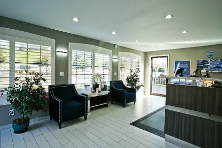 Bay Area Inn & Suites Отели рядом с достопримечательностью «Хэйворд Джапанес Гарденс»