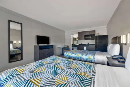 Studio 6 Denton, TX - UNT Отели рядом с достопримечательностью «Парк Игл Пасс»