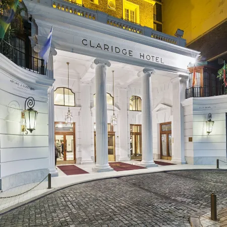 The Claridge Отели рядом с достопримечательностью «Станция метро Florida»