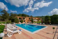 Rivendell Apartments - Pool