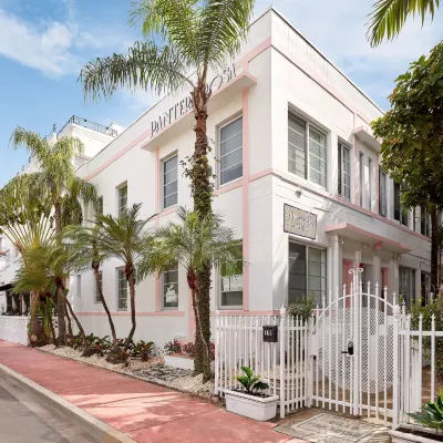 Pantera Rosa Hoteles cerca de Mansión Versace