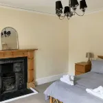 One Springfield, Tain
