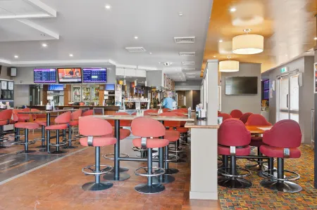 O'Shea's Royal Hotel Отели в г. Гундивинди