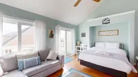 Pebble Beach F305 - Poolside studio, short walk to the beach