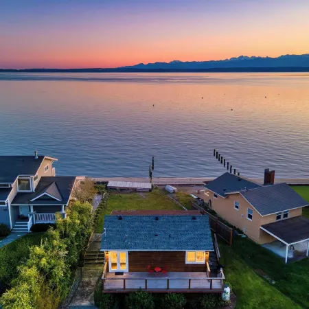 Mutiny Bay Cottage by AvantStay