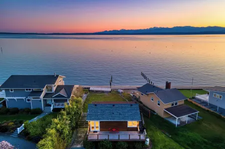 Cozy Whidbey Island Stay Steps on the Beach Fireplace BBQ Near Trails Отели рядом с достопримечательностью «Парк округа Дабл Блафф»