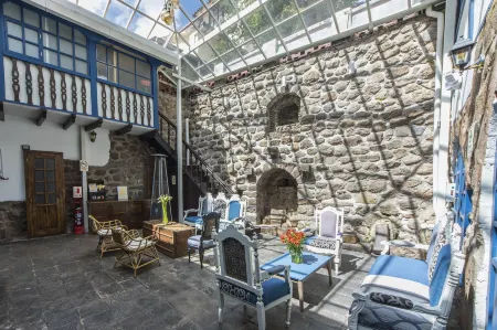 X.O Art House Отели в г. Куско