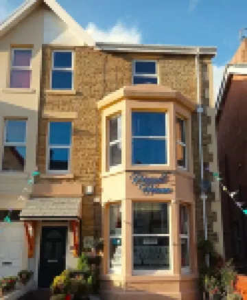 Rossall Guest House Blackpool-Ideal for Families & Couples