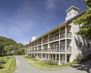 Fairbanks Inn فنادق في ليندونفيل