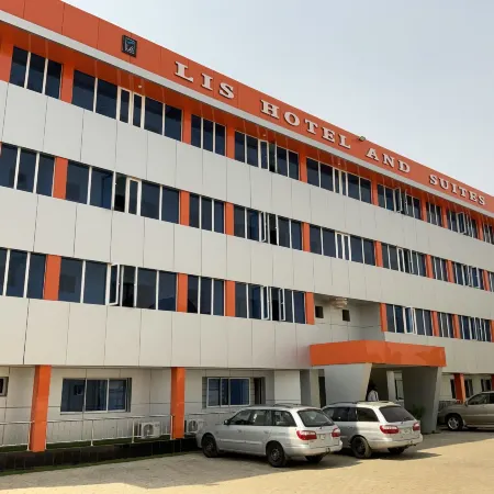 LIS Hotel and Suites