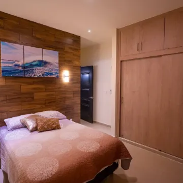 Luxury Apartment with Poll