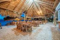 Glamping EcoLodge Cueva de Las Aguilas Hotels in Pedernales