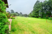Comfortable, Large Holiday Home with a Garden