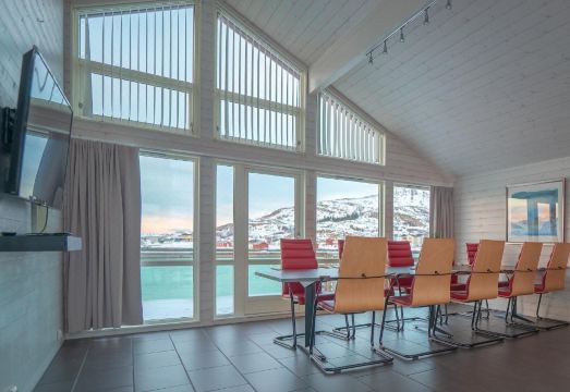 솜마뢰위 아틱 호텔의 저녁 식사 공간